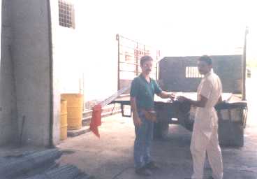 Entrega de materiales en puerto Ayucacho