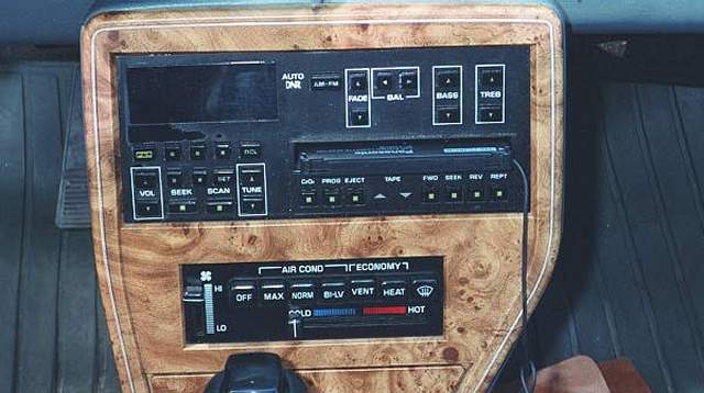 Hi-Fi Delco Sound® Stereo/Cassete with Dolby® N/R