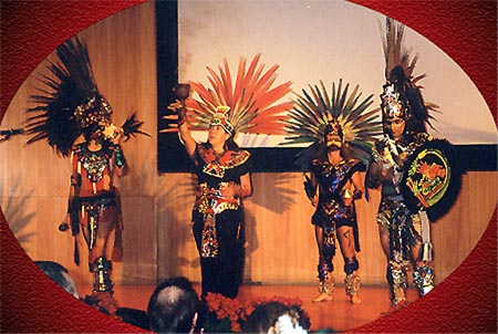 aztecs1.jpg (54043 octets)
