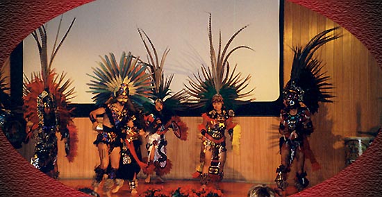 aztecs2.jpg (55686 octets)