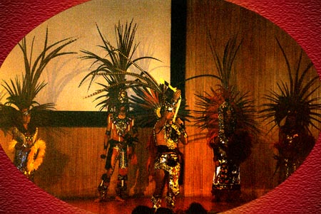 aztecs5.jpg (52498 octets)