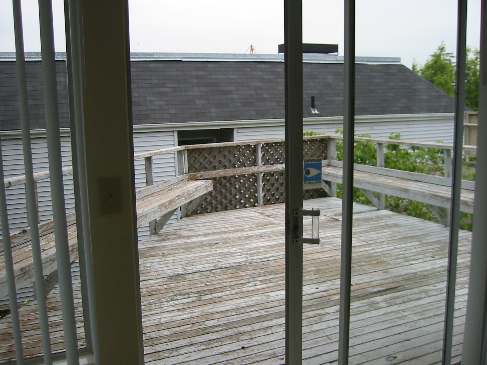 Gallery Outdoor patio ( facing Lake Union/downtown)