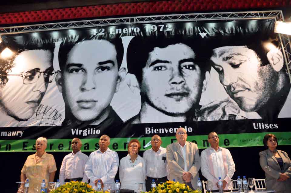 PORTADA POEMA " CON LA MISMA  VIDA A CUESTAS Y UNOS AÑOS MAS" DE SAGRADA BUJOSA MIESES.
