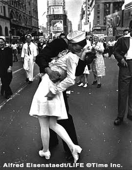 'V-J Day in Times Square' by Alfred Eisenstadt