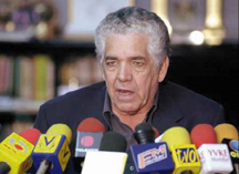 Under Government siege, Labour leader Federico Ramirez Leon announces his resignation.