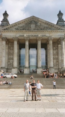 3 Emuler am Reichstag