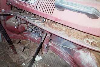 passengers side dash/nose/ note church key for gas lid in glove storage area