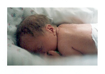 Linus sover g&auml;rna p&aring; mage.