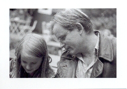 Kusin Ebba och morbror Svante hos Lasse i Parken.