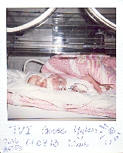 F&ouml;rsta kortet p&aring; en extremt nyf&ouml;dd Linus, kanske en kvart gammal!