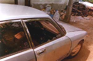 A broken window. Load size 166 kbytes.