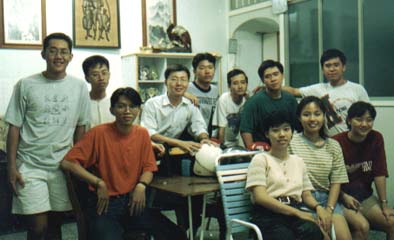 These are not the BIG sisters or BIG brothers,,,,,but the primary school ex-classmates gathering in 1995....
Couldn't manage to contact all of the above...too bad...