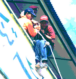 DEMONSTRASI MENYELAMAT