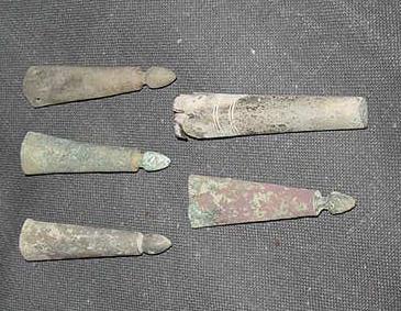 finials.jpg (42454 bytes)