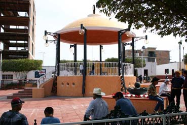 108_0806_IMG.JPG (132914 bytes)