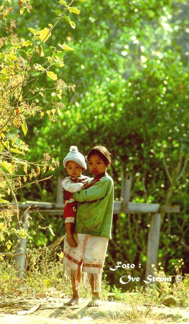 Tv� sm� innev�nare i bergsbyn - Klicka p� bilden s� blir den st�rre - Foto: Ove Str�m