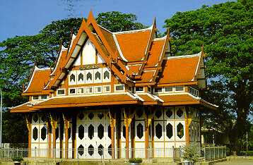 Det kungliga v�ntrummet p� Hua Hins station