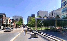 Fuente y calle en Yorkville, Toronto, toronto.com
