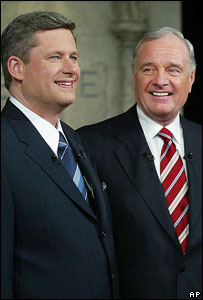 Paul Martin, primer ministro de Canad, a la derecha, y su rival conservador Stephen Harper, fuente BBC