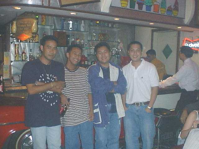 Street12.jpg (34948 bytes)