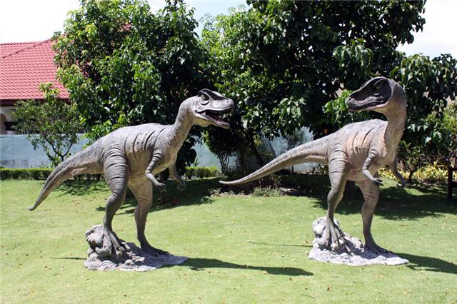 Featured image of post Large Metal Dinosaur Sculptures For Sale / Metal plates on the feet allow you to bolt it securely to the floor or ground.