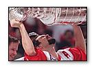 Brendan Shannahan kisses the cup '97