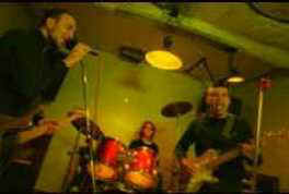 Los chicos en un ensayo en LA SALA