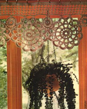 curtain.JPG (28395 bytes)