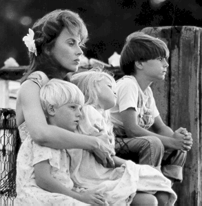 tideskids2.GIF (82509 bytes)