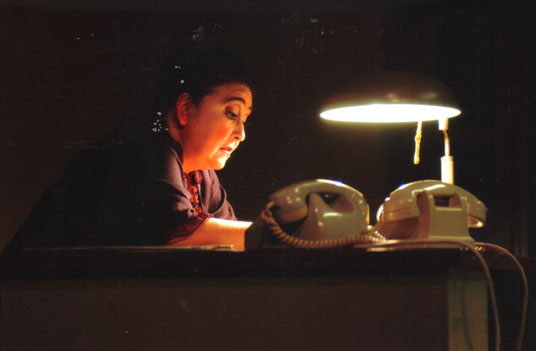 Martine Paschoud als Kommissarin in Zschokkes eigener Genfer Inszenierung