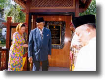 rasmi1.jpg (8284 bytes)