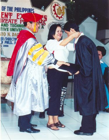 sonny receiving medal