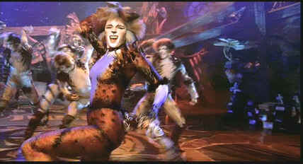 Bombalurina dances for him again