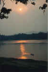 laos _sunset.JPG (61953 bytes)