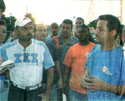 Richard salinas y
N�stor D�az aseveraron que las intenciones de este despido masivo es cambiar la mano de obra
calificada de m�s de 8 a&ntilde;os de antig�edad por personas amigas de Alexis Hornebo (El Siglo)