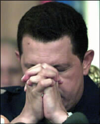 El presidente de Venezuela Hugo Chavez medita un momento durante su mensaje a la nación en las instalaciones del palacio presidencial Miraflores, en Caracas. AFP.