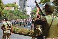 Foto TOM GRILLO. La GN colocó barricadas del lado de los chavistas, en vías cercanas al palacio de Miraflores