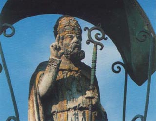 Szent Orbn szobra a kesztlci szlszetnl