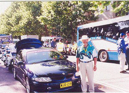 Dudley Scoullar with the Paralympic marathon caravan