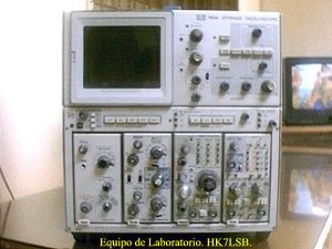 Osciloscopio de doble trazo.