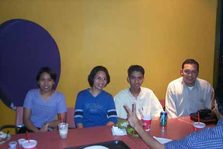 Sis Rhonna, G, *stranger*, 
                  
 and Ronnie the 
                  Man