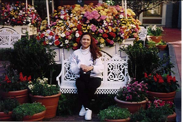 ginaflower.jpg (93587 bytes)