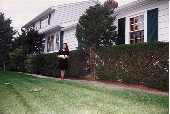 ginafronthouse.jpg (86565 bytes)