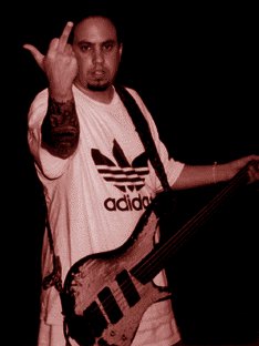 fieldy01.jpg (14484 bytes)