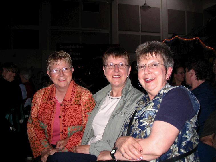 The 3 sisters awaiting Krista's prom