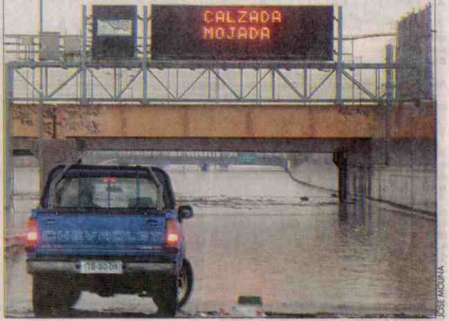 Mejor creerle al aviso y retroceder.