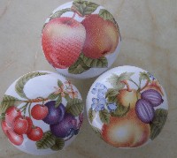 Cabinet knobs w/3 Fruit