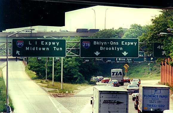 LIE westbound lower level heading for BQE, closer up