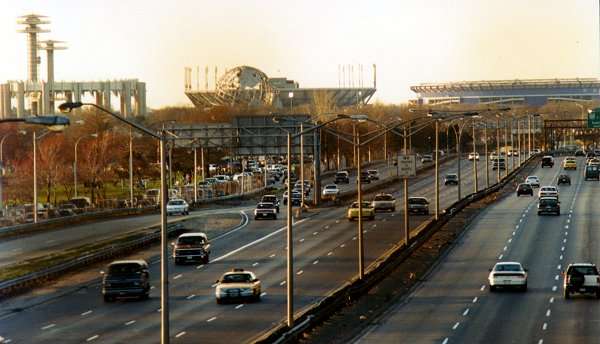 Van Wyck Expwy north from Jewel Avenue