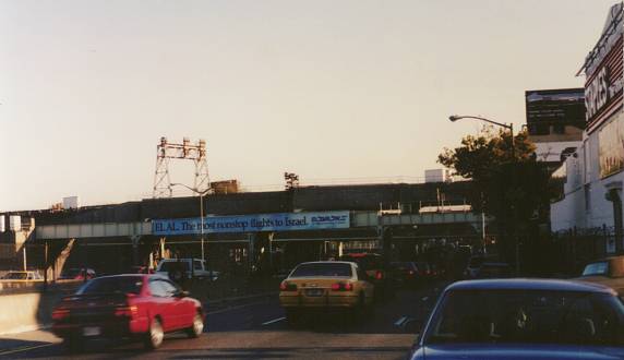 Van Wyck Expwy Southobund at LIRR/Archer